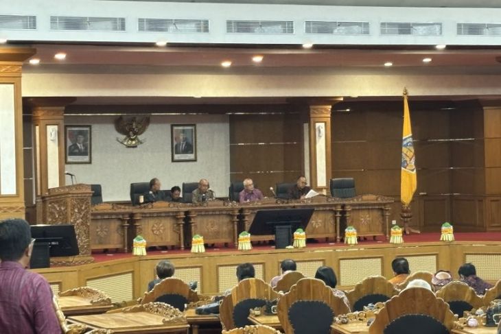 Dewan tanggapi pasal pada Raperda Tata Kelola Usaha Pariwisata Bali