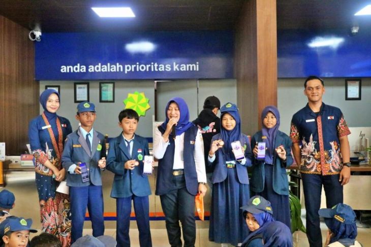 Daop Madiun berikan edukasi bertransportasi aman ke ratusan siswa
