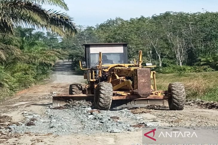Kelumpang Selatan bahas percepatan perbaikan jalan penghubung desa
