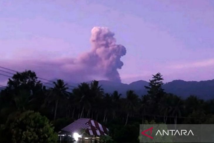 Tiga pendaki di Gunung Dukono Halmahera dalam pencarian SAR