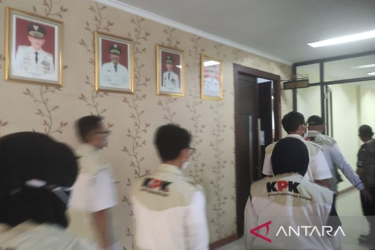 Propam Polri didesak periksa anggota polisi merangkap broker proyek
