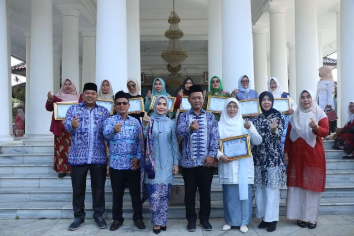 Bupati Serang ajak kaum perempuan mandiri secara finansial