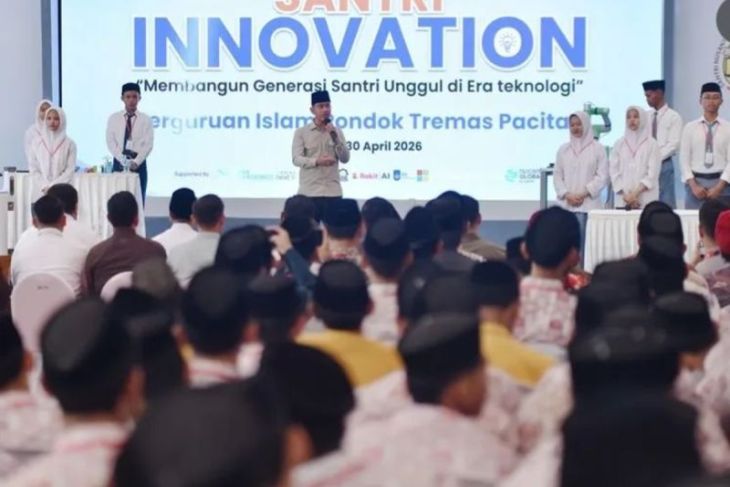 Gibran ajak santri Ponpes Tremas Pacitan kuasai AI