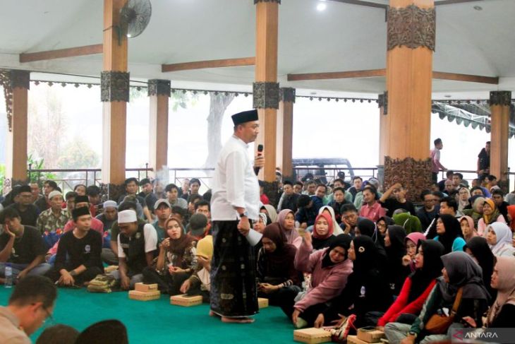 Pemkab Situbondo ajak buruh dialog peringati Hari Buruh Internasional