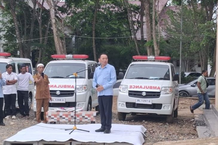 Kemenkes serahkan 11 unit ambulans untuk pemulihan bencana Aceh Tamiang
