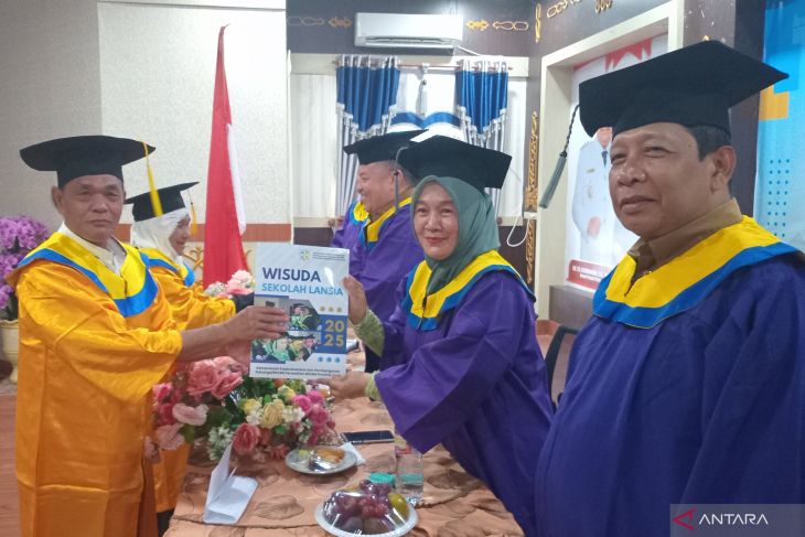 Kemenduk Bangga/BKKN wisuda 209 lansia di Nagan Raya