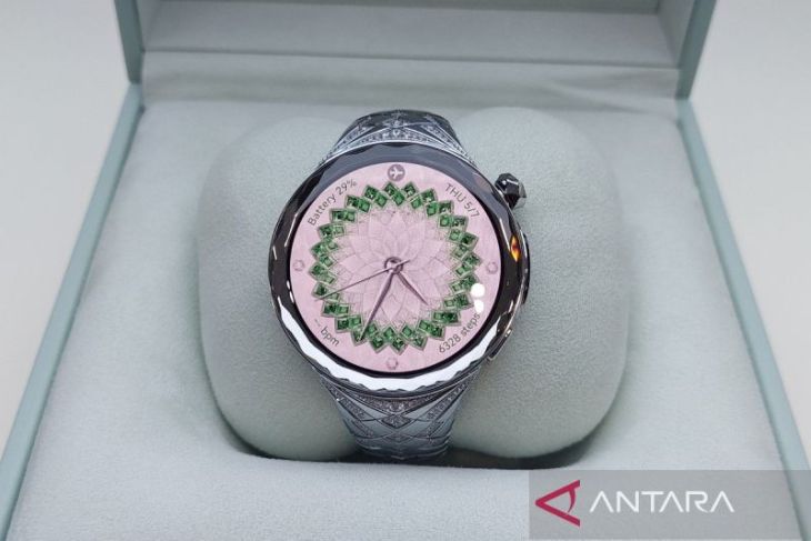 Huawei gandeng Francesca Amfitheatrof garap segmen jam tangan mewah