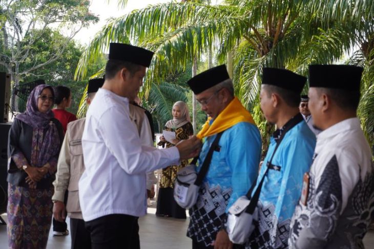Jembrana tanggung transportasi dan hotel jamaah sebelum masuk asrama haji