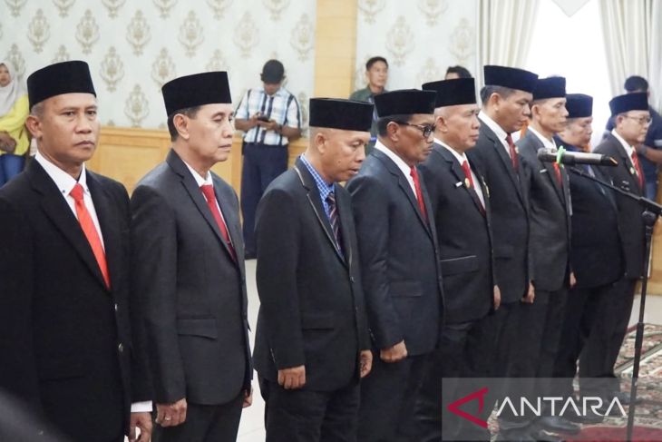 Bupati Sarolangun rotasi sembilan jabatan Eselon II