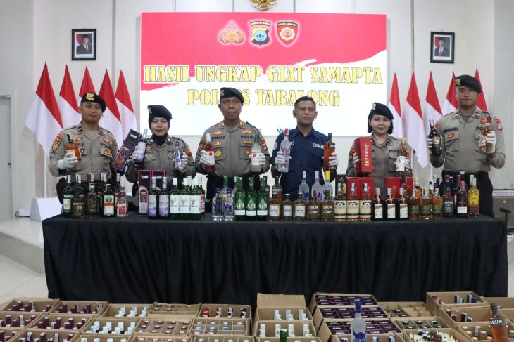 Polres Tabalong sita ratusan botol miras milik warga Mabuun