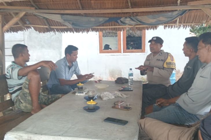 Wujud nyata Polri hadir menjaga keamanan desa, Bhabinkamtibmas Polsek Padang Tualang sambangi warga