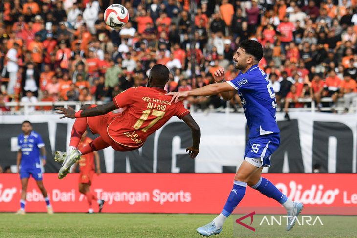 Di Samarinda, Persib Bandung kalahkan Persija Jakarta 2-1