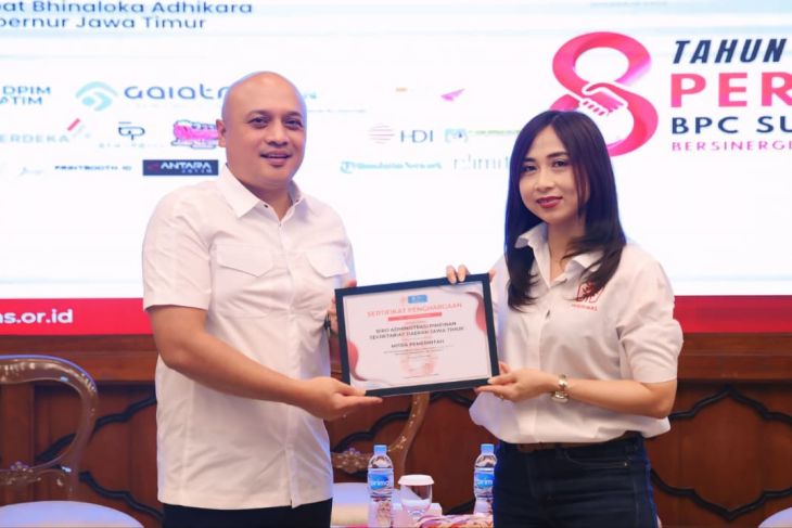 Karo Adpim Jatim raih penghargaan di HUT Perhumas Surabaya