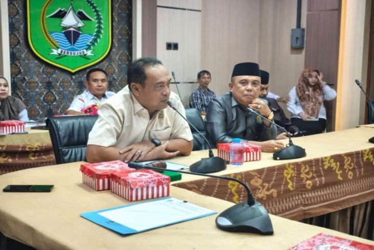 DPRD Tanah Bumbu soroti layanan PT AM Bersujud