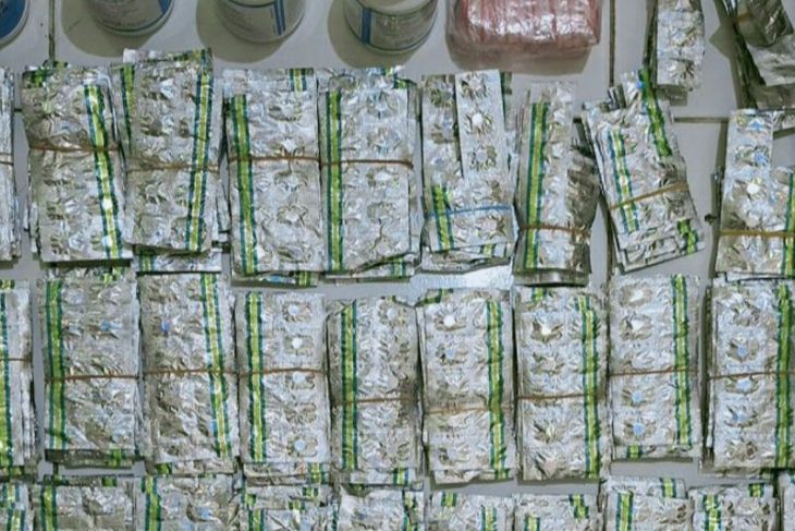 Polres Karawang ungkap peredaran obat keras tertentu