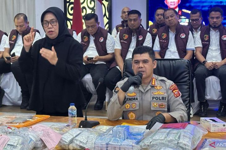 Polda Jabar jerat empat pengedar narkotika jenis sabu 1 kg dengan ancaman hukuman mati