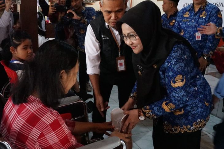 Kemensos salurkan bantuan program Atensi untuk 107 PPKS di Magetan