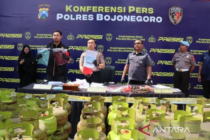 Polres Bojonegoro tangkap pelaku pengoplos elpiji subsidi