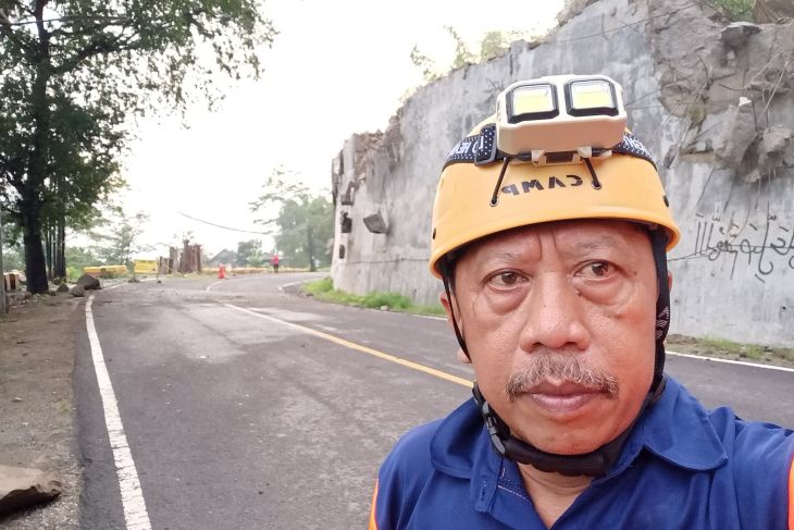 Jalur Trenggalek-Ponorogo ditutup sementara akibat terdampak longsor