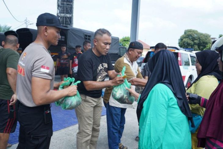 Brimob Sumut salurkan 2.000 paket daging kurban kepada masyarakat