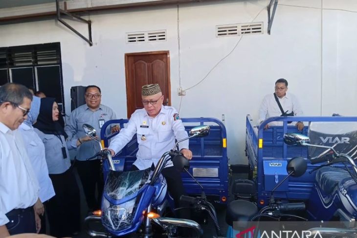Pemkab Gorontalo terima tujuh viar untuk kebersihan dari BSG