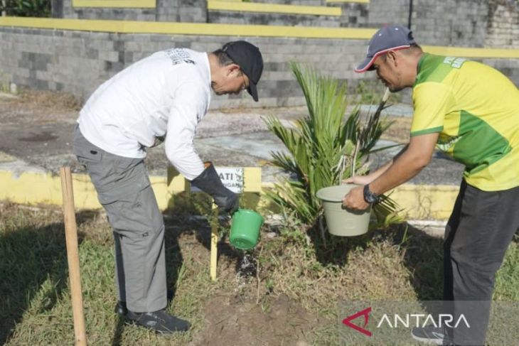 Pemkab Bangka Tengah perkuat kepedulian lingkungan lewat aksi tanam pohon