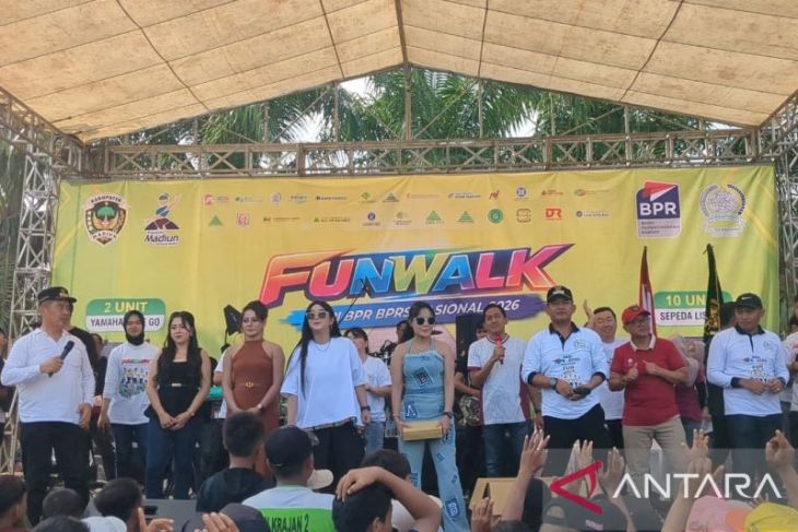 Bupati sebut Fun Walk Hari BPR-BPRS Jatim dongkrak ekonomi Madiun