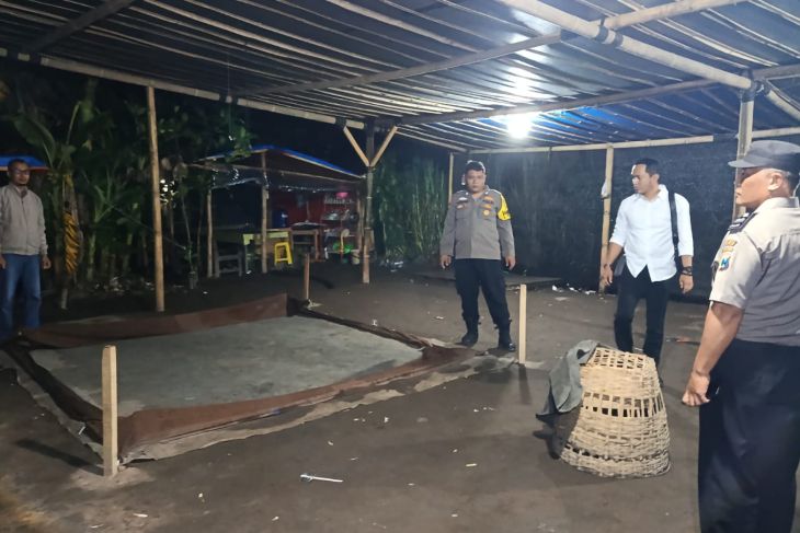 Warga resah, Polres Blitar bubarkan praktik sabung ayam