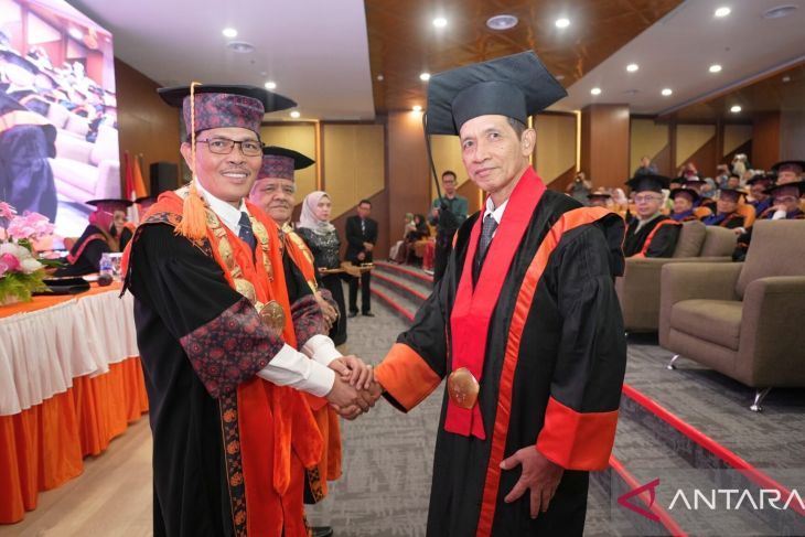 Jadi Guru Besar FH UNJA, Prof. Zarkasi: ilmu harus memanusiakan, bukan meninggikan