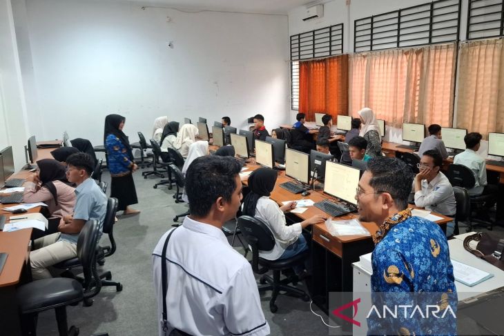 Ratusan siswa berebut beasiswa IBFL PT SIS Batch 4 di Poliban
