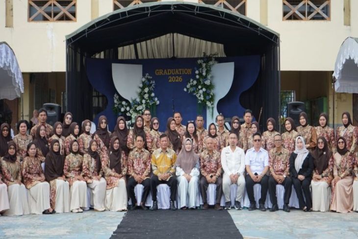 Ketua TP PKK Kotabaru semangati lulusan SMPN lanjutkan pendidikan
