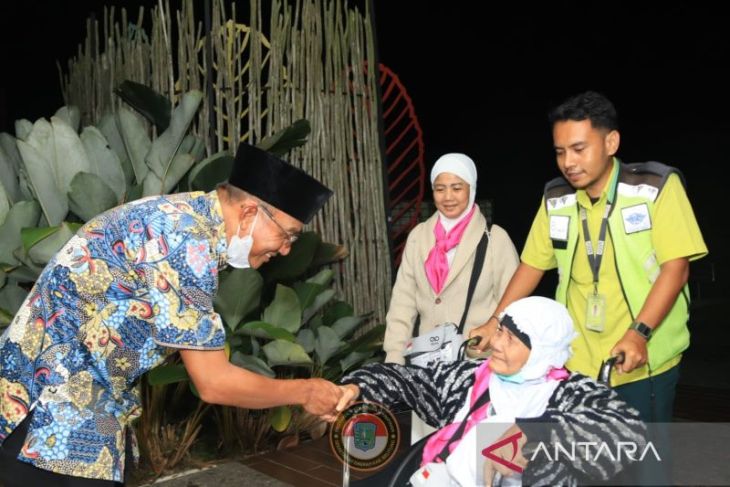 Bupati Belitung sambut kepulangan 42 orang jamaah haji