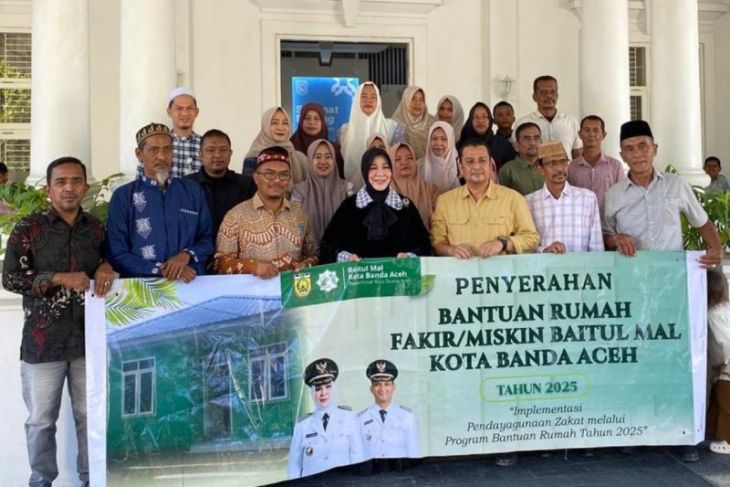 Illiza serahkan bantuan 30 rumah layak huni untuk warga kurang mampu