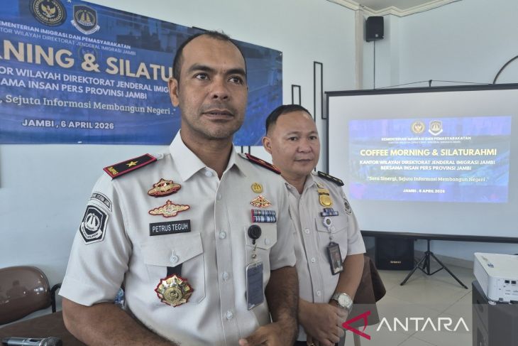 Kanwil Imigrasi Jambi deportasi WNA asal Tiongkok pada Minggu
