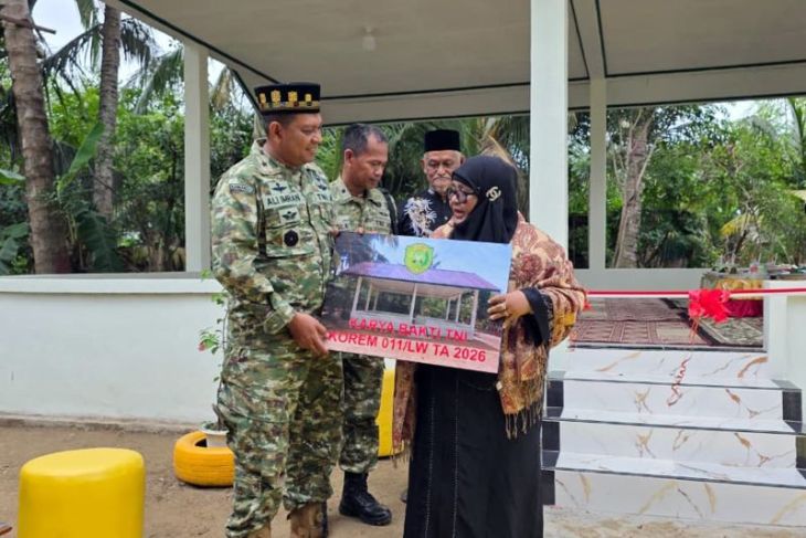 TNI bangun kembali balai pengajian anak yatim ambruk diterjang banjir Aceh