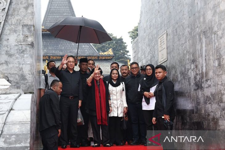 Megawati ziarah ke makam Bung Karno di Blitar