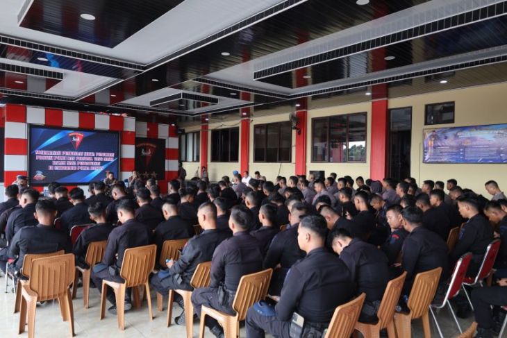 Polda Banten bina personel Brimob yang masih dalam pengawasan.
