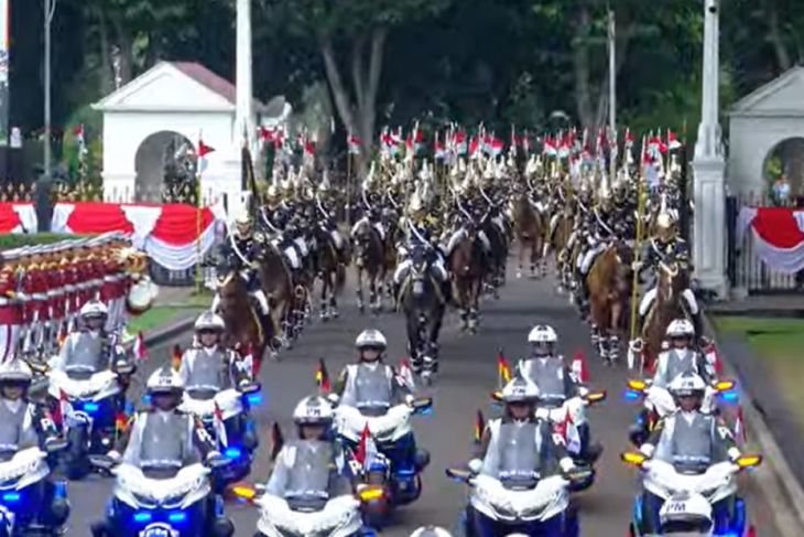 Presiden Jerman tiba di Istana Merdeka dengan pengawalan berkuda