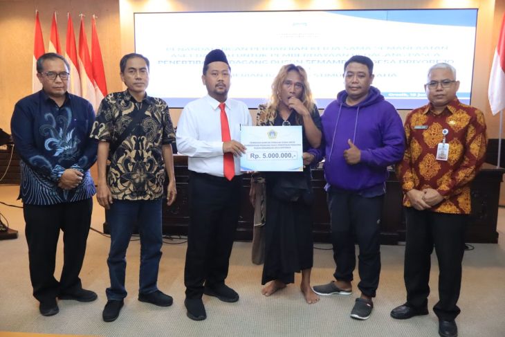 Pemkab Gresik salurkan modal dan siapkan lahan bagi 43 PKL Semambung