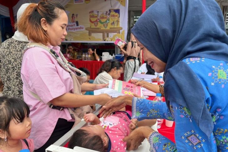 Alfamart dan Nestle Indonesia perluas jangkauan Program Sahabat Posyandu untuk ribuan ibu dan anak