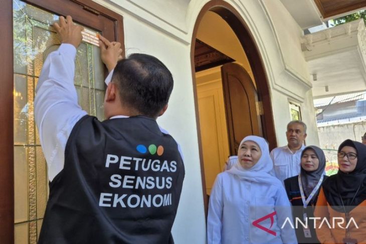 Khofifah ajak warga Jatim dukung Sensus Ekonomi 2026