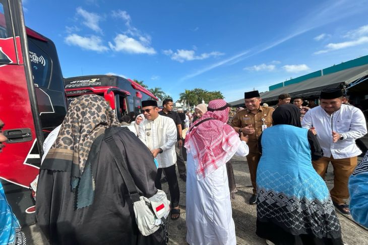 Deputy Regent welcomes Kotabaru Hajj pilgrims from 13th flight group
