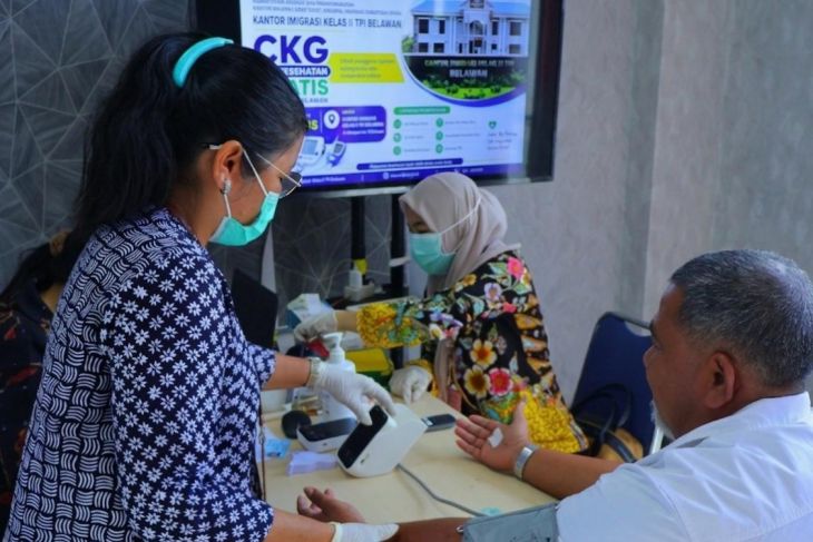 Kolaborasi Imigrasi Belawan dan Puskesmas Belawan,warga ikuti pemeriksaan kesehatan gratis