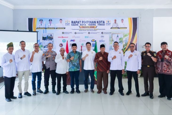 Buka rakerda KADIN, Wali Kota Tebing Tinggi tekankan kolaborasi atasi tantangan ekonomi daerah