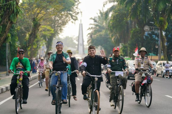Meriahkan HJB ke 544, Ketua DPRD Kota Bogor gowes bareng Bogor Hujan Onthel