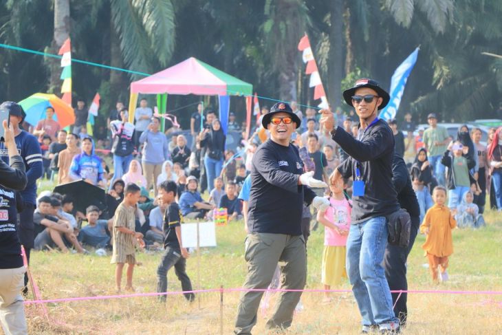 Polres Sergai sukses gelar festival layang-layang