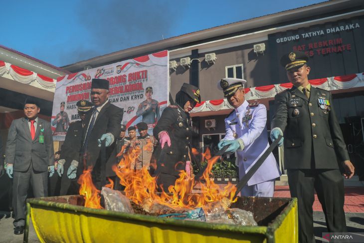 Pemusnahan barang bukti hasil operasi cipta kondisi di Ternate
