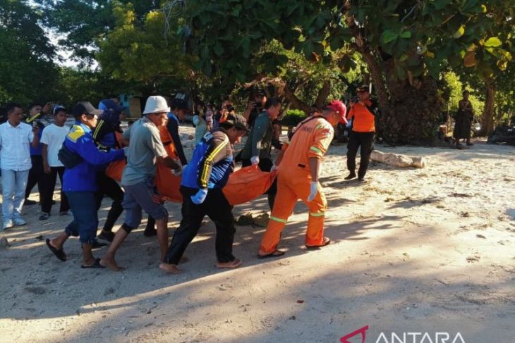 Pemancing yang terjatuh ke palung Pantai Bama ditemukan tewas