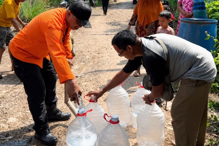 BPBD Karawang distribusikan 55.000 liter air bersih ke daerah terdampak kekeringan