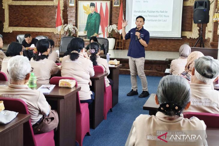 Puluhan lansia Denpasar ikuti program edukasi tangkal hoaks medsos